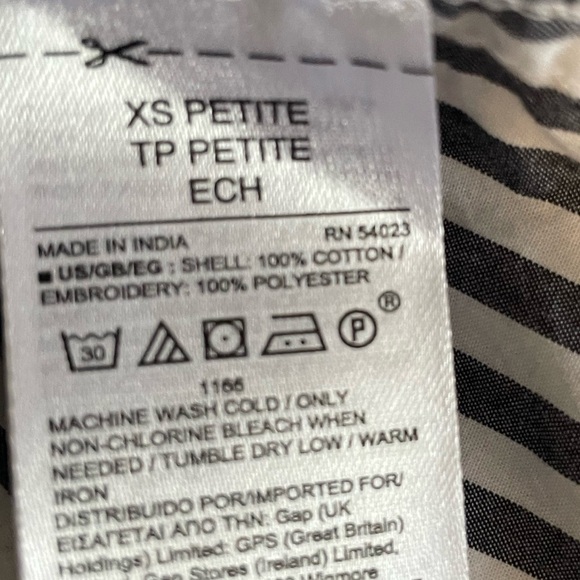 Gap popover half button placket embroidered stripes shirt. Size XS Petite. - Picture 8 of 9